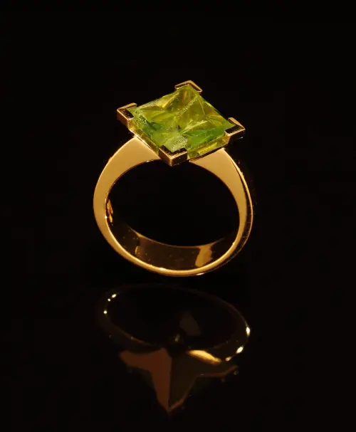 Gelbgoldring mit Peridot