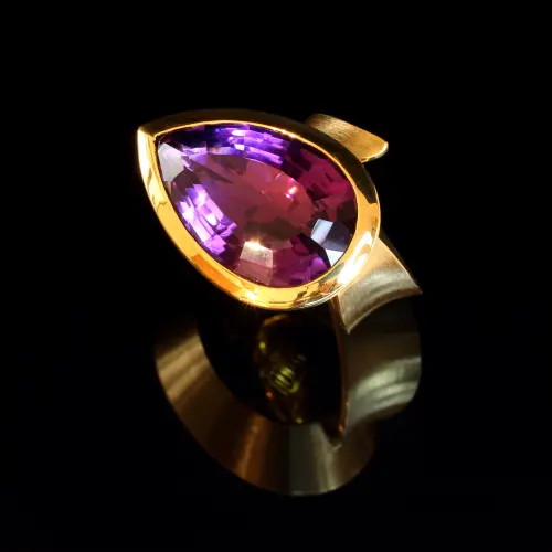 Gelbgoldring mit Amethyst